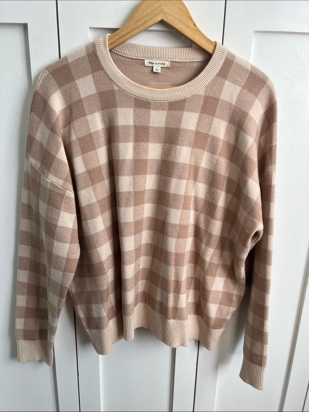 Tea n rose gingham Crewneck Sweater in Beige and Cream